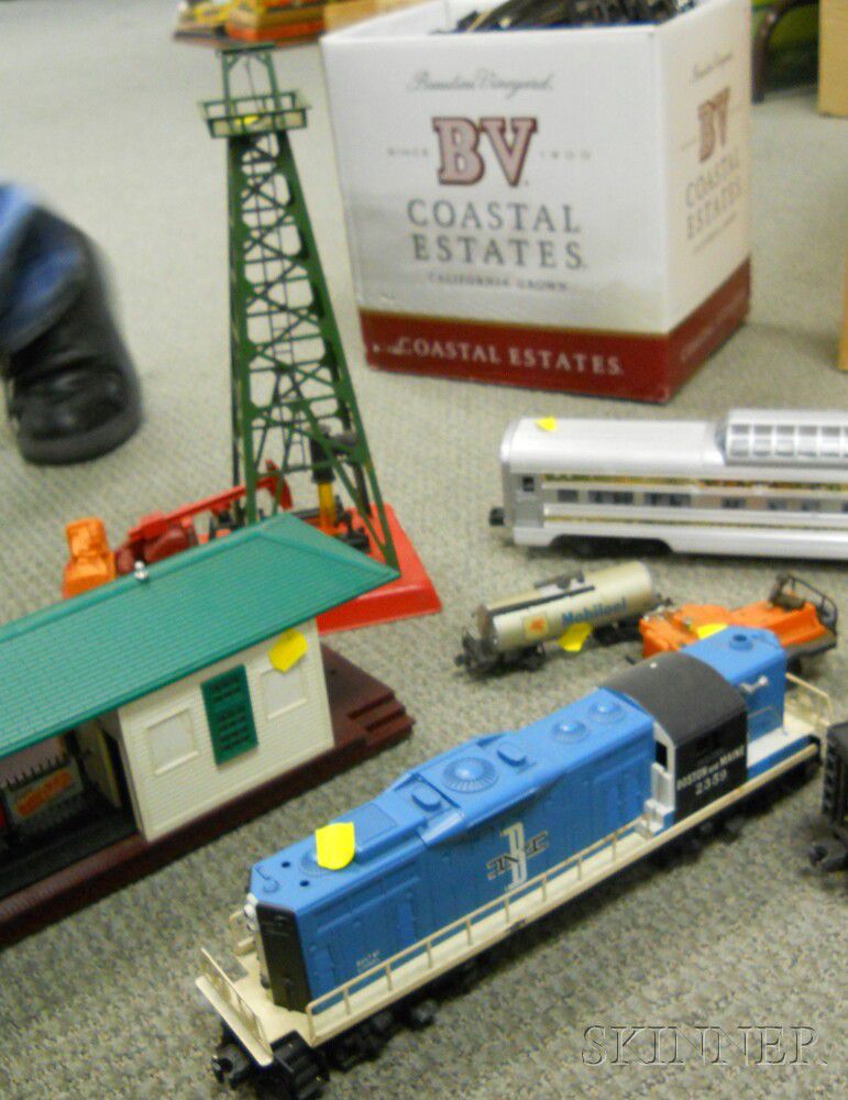 Sold at auction Set of Twenty-seven Lionel O-Gauge Model Train and Accessory  Items Auction Number 2722T Lot Number 1165