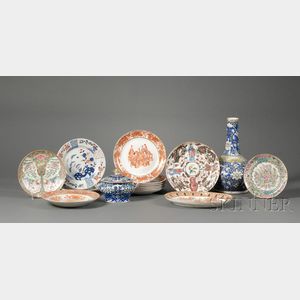 Sixteen Assorted Chinese Export Porcelain Items
