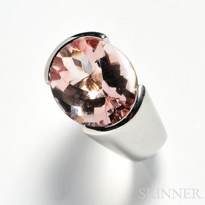 18kt White Gold and Morganite Ring