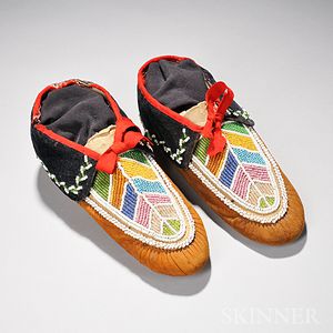 Iroquois Cloth and Commercial Leather Man's Moccasins