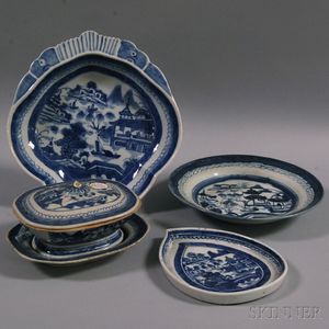 Five Blue and White Canton Pattern Export Porcelain Table Items