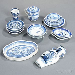 Fifteen Small Canton Porcelain Table Items