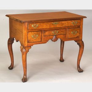Chippendale Shell-Carved Walnut Dressing Table