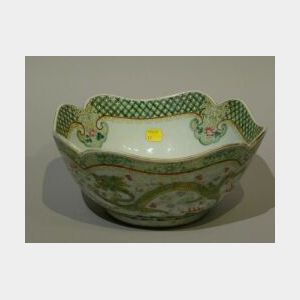 Chinese Export Porcelain Bowl with Dragons.