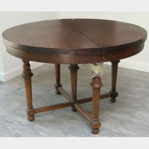Early 20th Century Round Oak Dining Table.