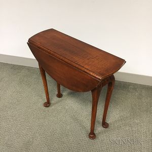 Diminutive Queen Anne-style Maple Drop-leaf Table