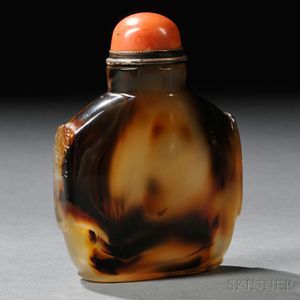 Agate Snuff Bottle with Coral Stopper