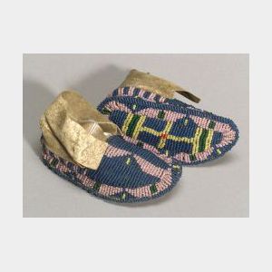 Central Plains Fully Beaded Infant&#39;s Moccasins
