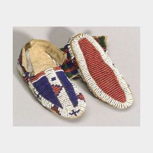 Central Plains Fully Beaded Infant&#39;s Moccasins