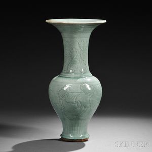 Longquan Celadon Yen-Yen Vase