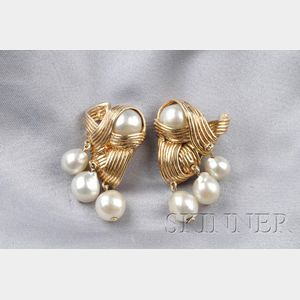 14kt Gold and Cultured Pearl Earpendants, Ruser