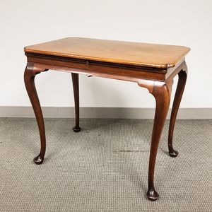 Queen Anne-style Mahogany Tea Table