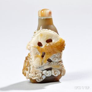 Agate Snuff Bottle with Dragon and Phoenix