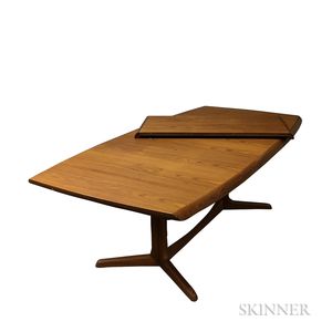 Benny Linden Design Teak Dining Table with Two Leaves