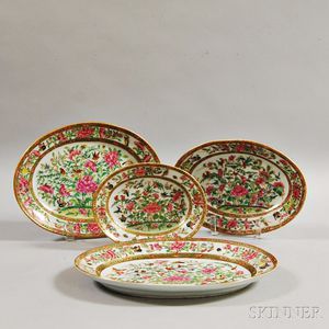 Set of Four Famille Rose Porcelain Nesting Platters
