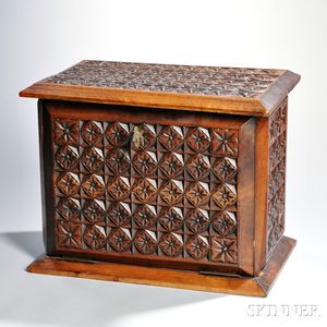 Elizabethan Revival-style Carved Box