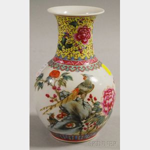 Chinese Famille Rose Enamel-decorated Porcelain Vase