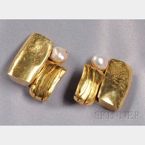 24kt and 18kt Gold and Baroque Pearl Earclips, Janiye