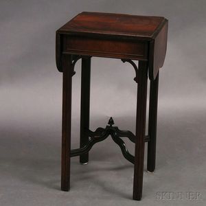 Chippendale-style Mahogany and Burl Veneer Drop-leaf Side Table