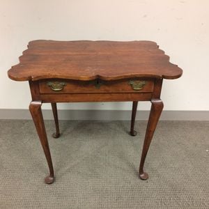 Queen Anne-style Maple One-drawer Porringer-top Tea Table