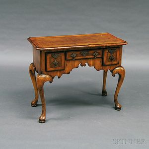Queen Anne-style Inlaid Fruitwood Veneer and Oak Dressing Table