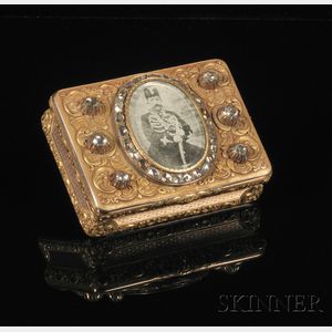 Fine French Bicolor Gold and Diamond-mounted Snuff Box