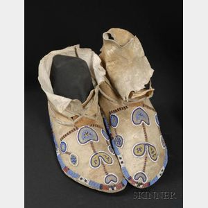 Northern Plains Beaded Hide Man's Moccasins