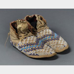 Central Plains Beaded Cloth and Hide Moccasins