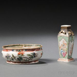 Two Chinese Export Porcelain Decorative Items