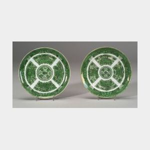 Two Green Fitzhugh Pattern Chinese Export Porcelain Plates