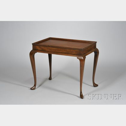 Kittinger Historic Newport Reproduction Queen Anne Style Carved Mahogany Tray-top Tea Table