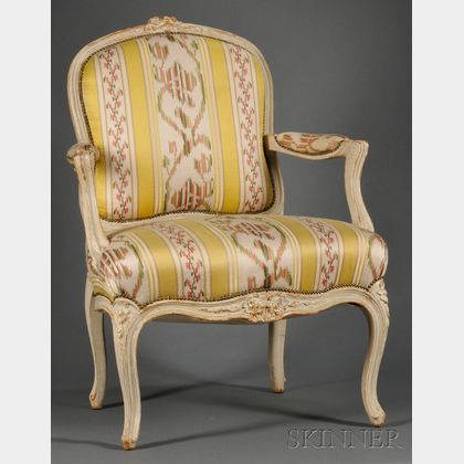 Pair of Louis XV-style Gray-painted and Silk-upholstered Fauteuil à la Reine