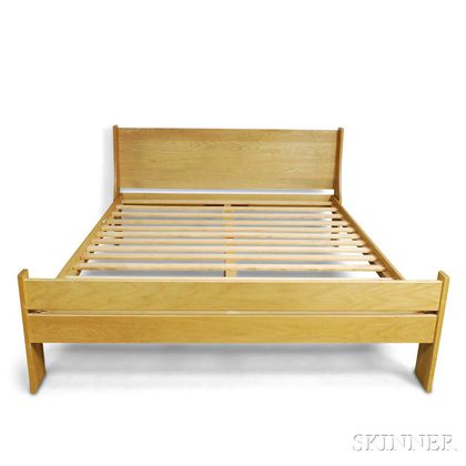 Charles Webb Oak Queen-sized Bed