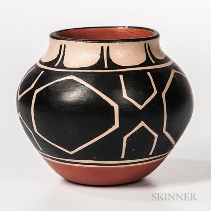 Contemporary Santo Domingo Pottery Jar