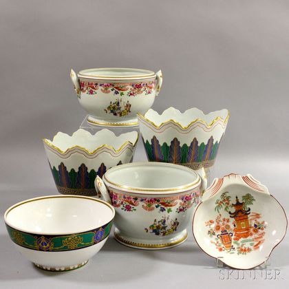 Two Pairs and Two Single Mottahedeh Porcelain Bowls