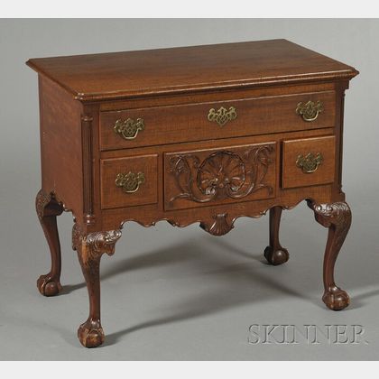 Chippendale-style Philadelphia-type Carved Figured Walnut Dressing Table