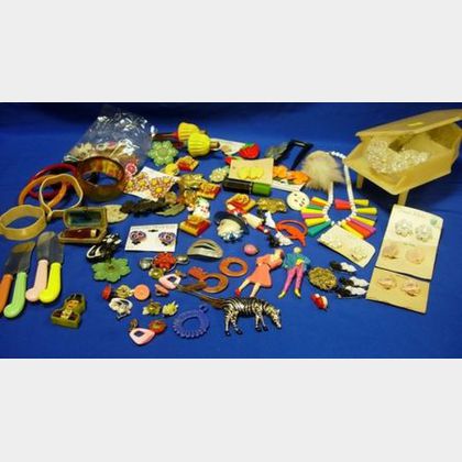 Miscellaneous Lot of Plastic, Bakelite, and Costume Jewelry and Assorted Trinkets. 
