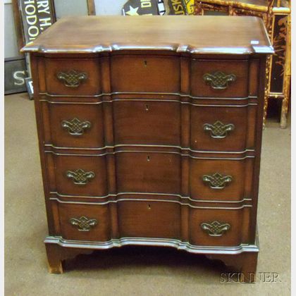 John Wanamaker Collectors Group Chippendale-style Mahogany Blockfront Four-Drawer Chest