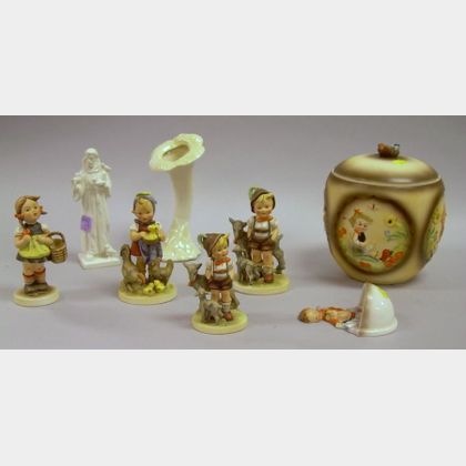 Eight Collectible Ceramic Articles