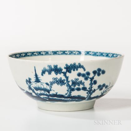 Chinoiserie-decorated Worcester Porcelain Bowl