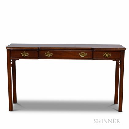 Hickory Chippendale-style Mahogany Sofa Table