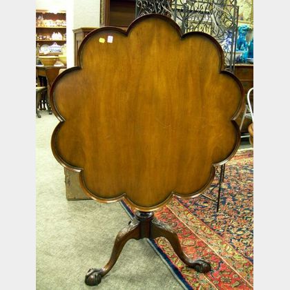 Kittinger Chippendale-style Carved Mahogany Tilt-top Tea Table