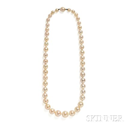Important Natural Pearl Necklace