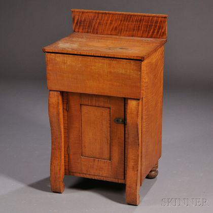 Classical Tiger Maple Lift-top Chamberstand