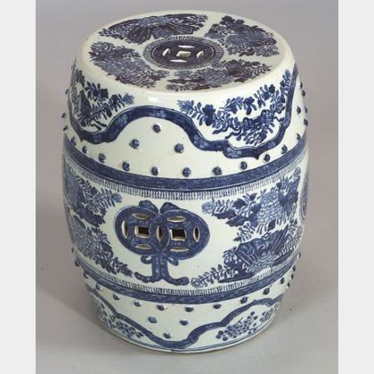 Chinese Export Porcelain Blue and White Fitzhugh Pattern Garden Seat