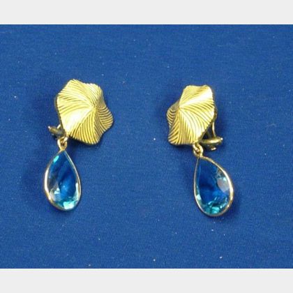 18kt Gold and Blue Topaz Earrings