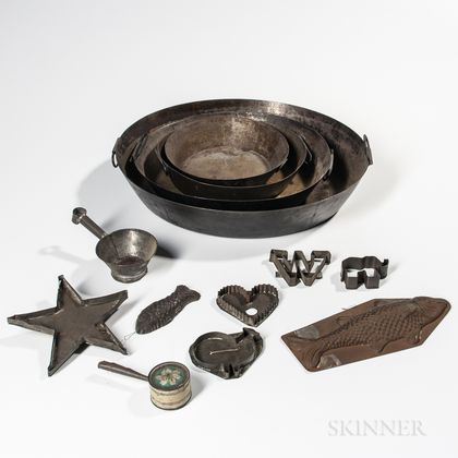 Fourteen Iron and Tin Kitchen Items