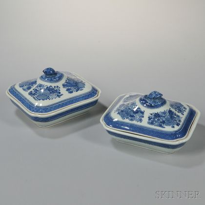 Pair of Blue Fitzhugh Porcelain Covered Vegetable Dishes