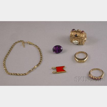 Small Group of Assorted Gold Jewelry Items