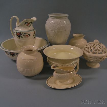 Eight Modern Wedgwood Queen's Ware Items